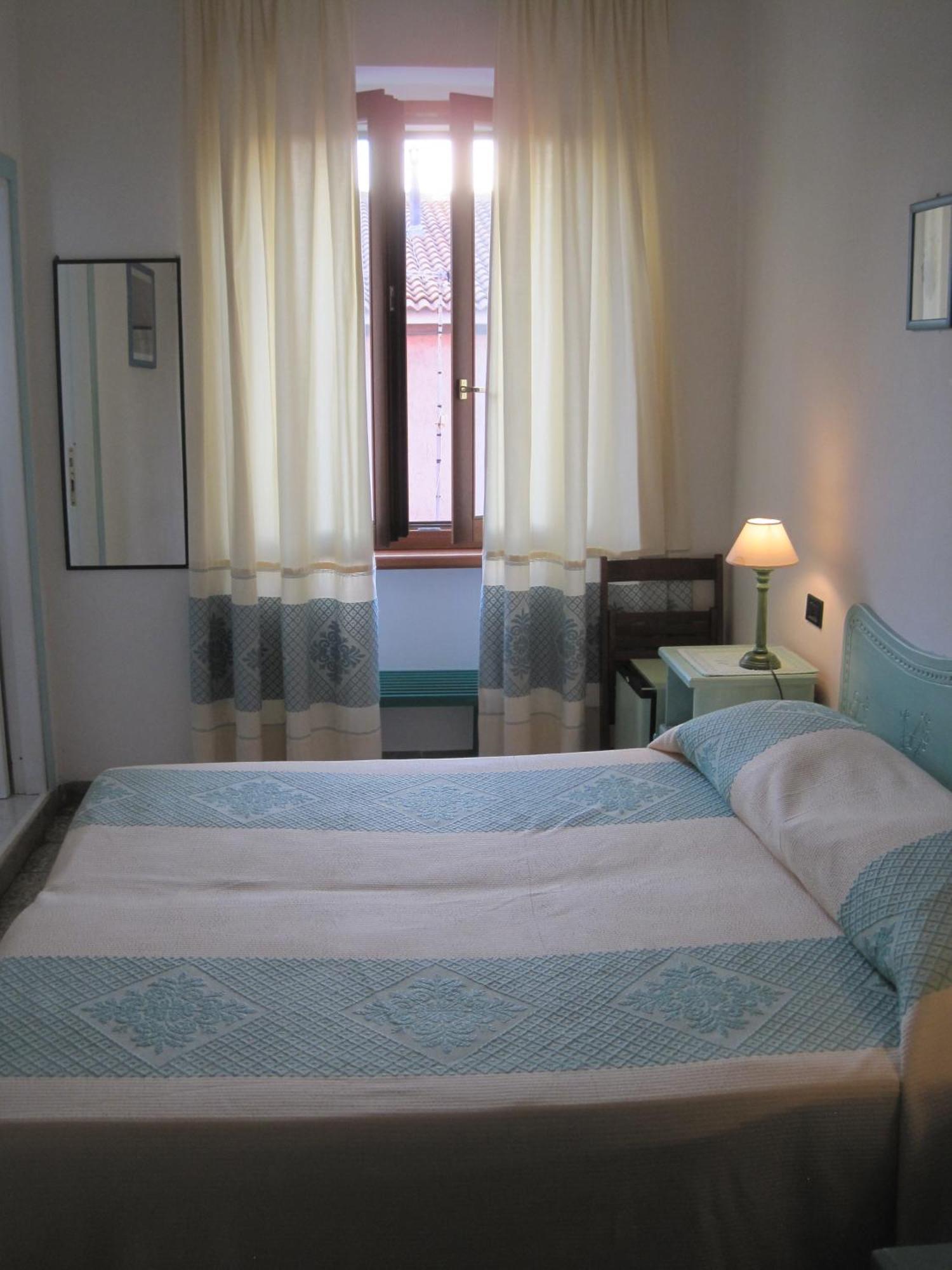 Hotel Moderno Santa Teresa Gallura Phòng bức ảnh