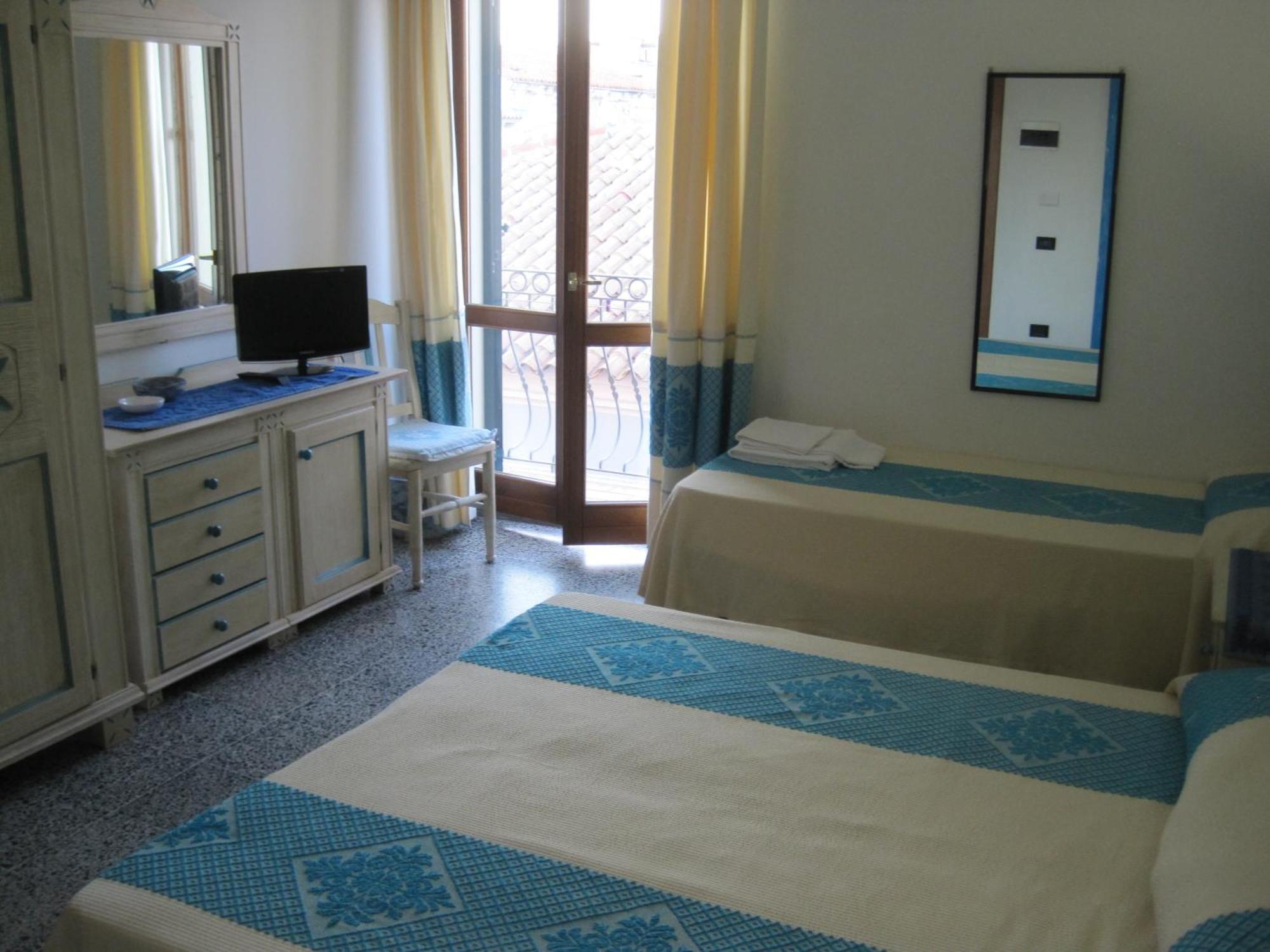 Hotel Moderno Santa Teresa Gallura Phòng bức ảnh