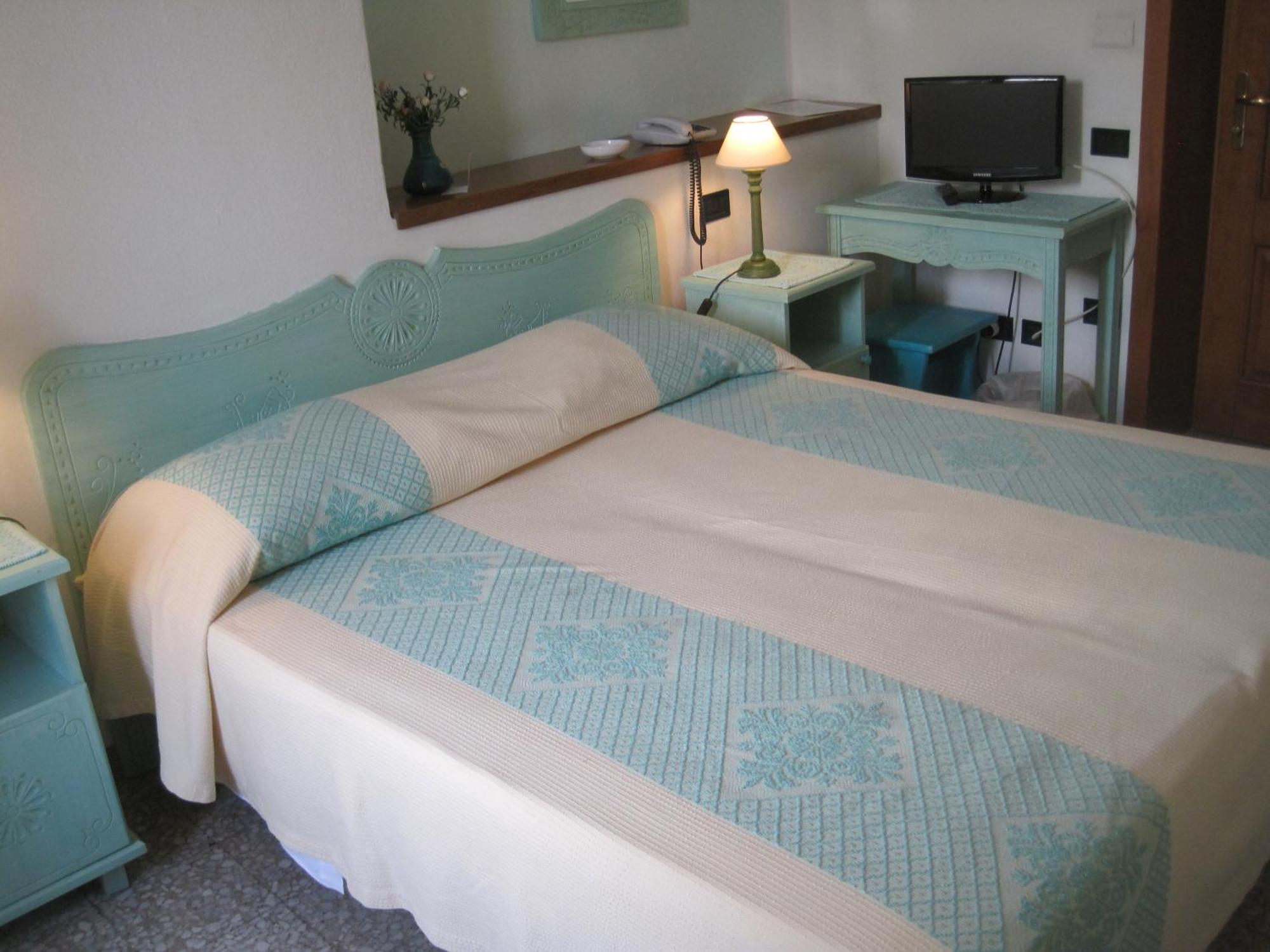 Hotel Moderno Santa Teresa Gallura Phòng bức ảnh