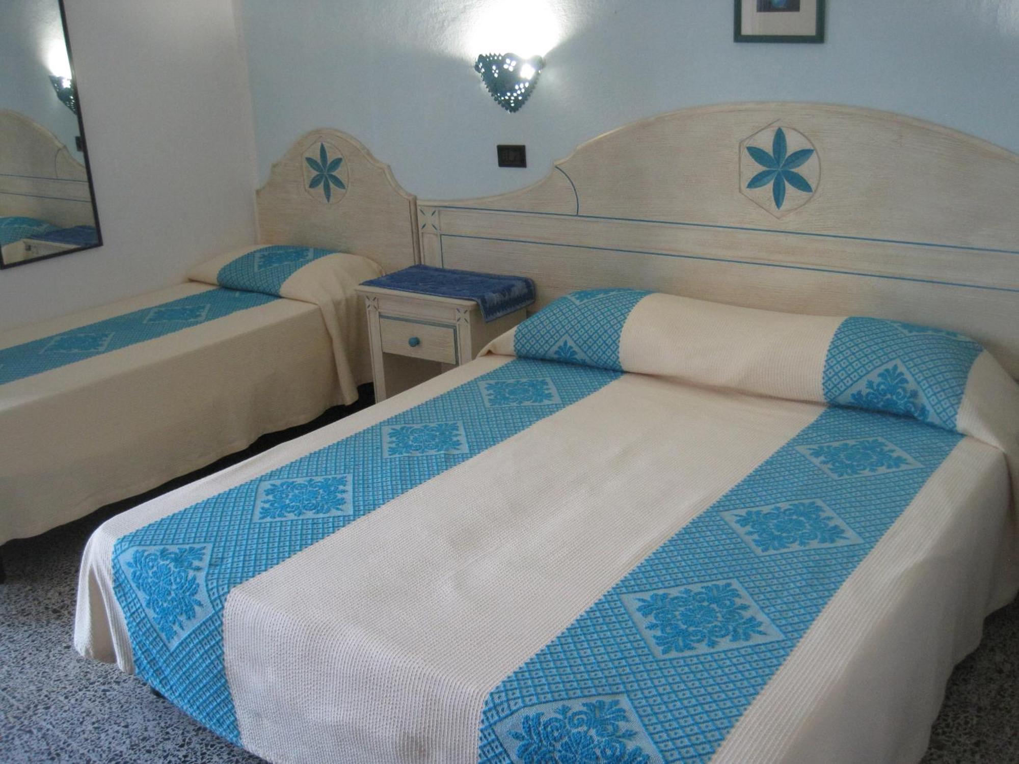 Hotel Moderno Santa Teresa Gallura Phòng bức ảnh