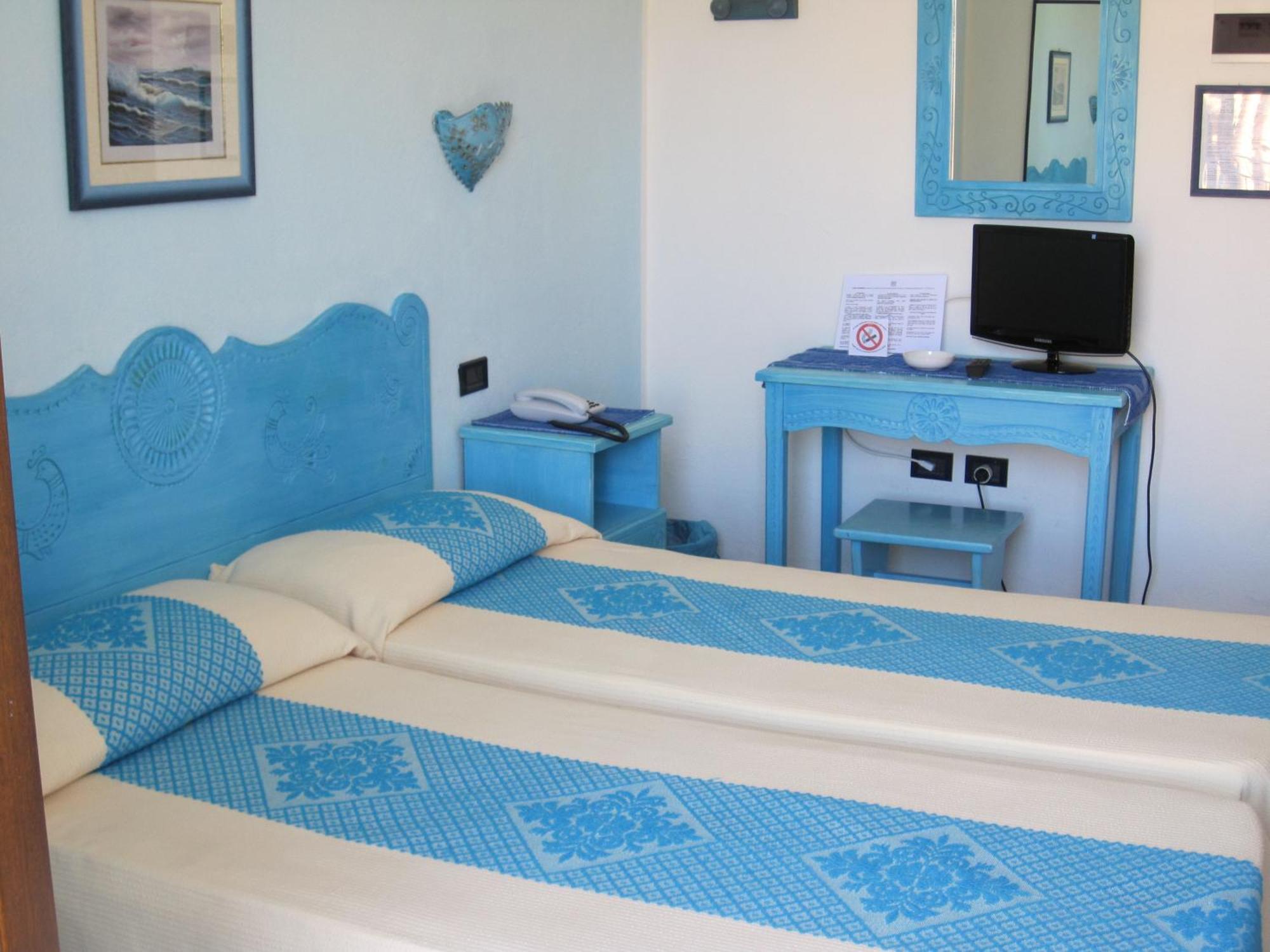 Hotel Moderno Santa Teresa Gallura Phòng bức ảnh