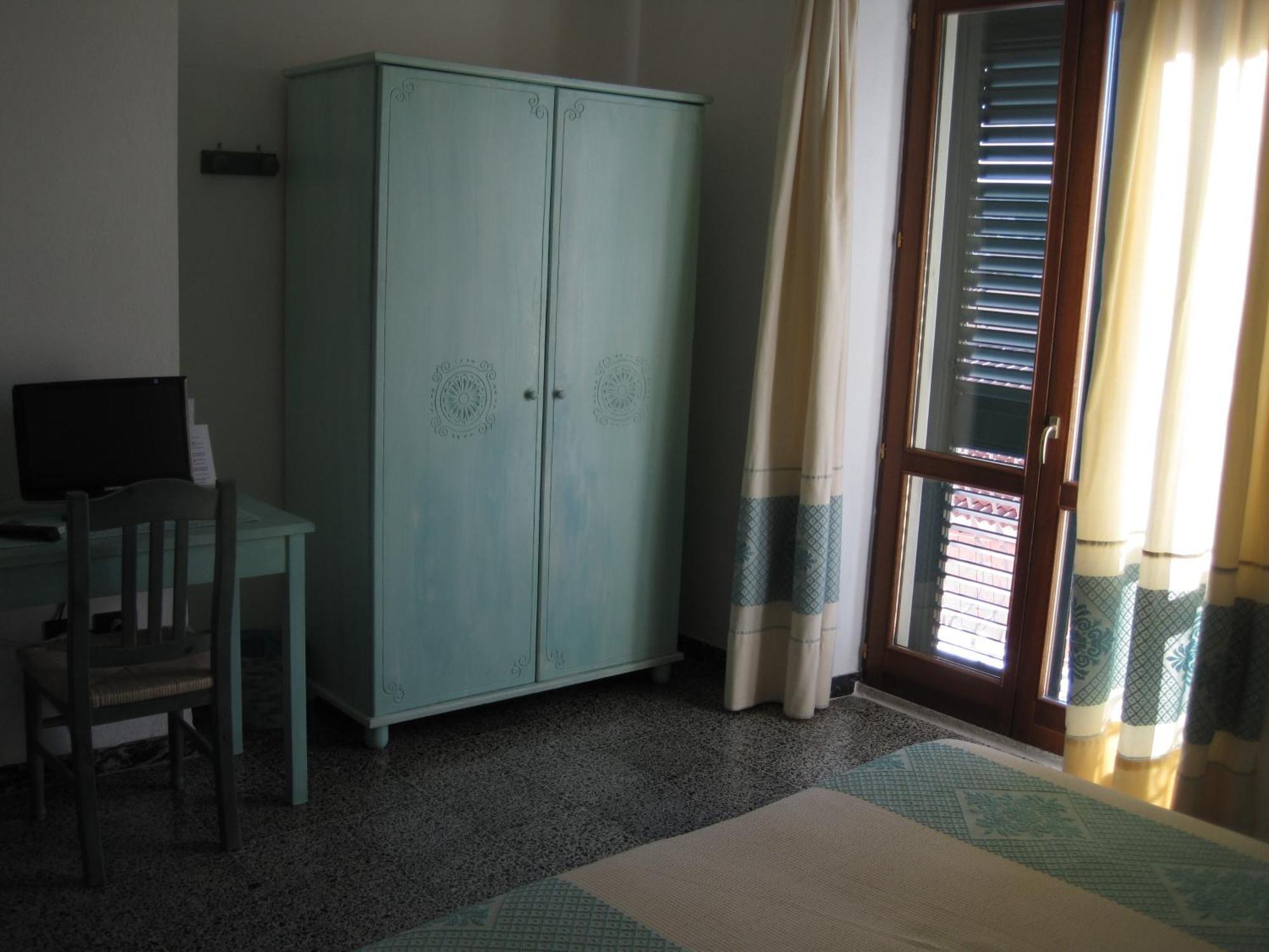 Hotel Moderno Santa Teresa Gallura Phòng bức ảnh