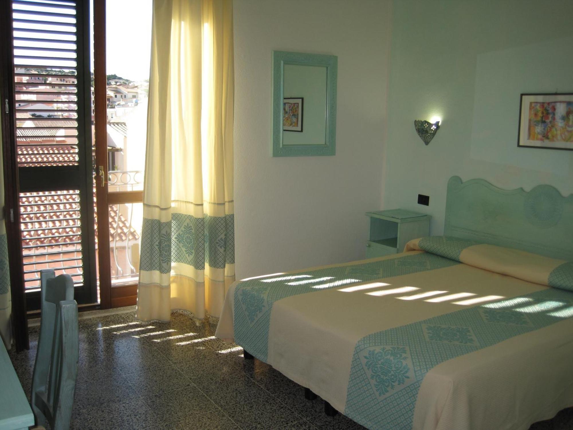 Hotel Moderno Santa Teresa Gallura Phòng bức ảnh
