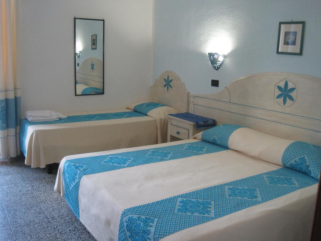 Hotel Moderno Santa Teresa Gallura Phòng bức ảnh